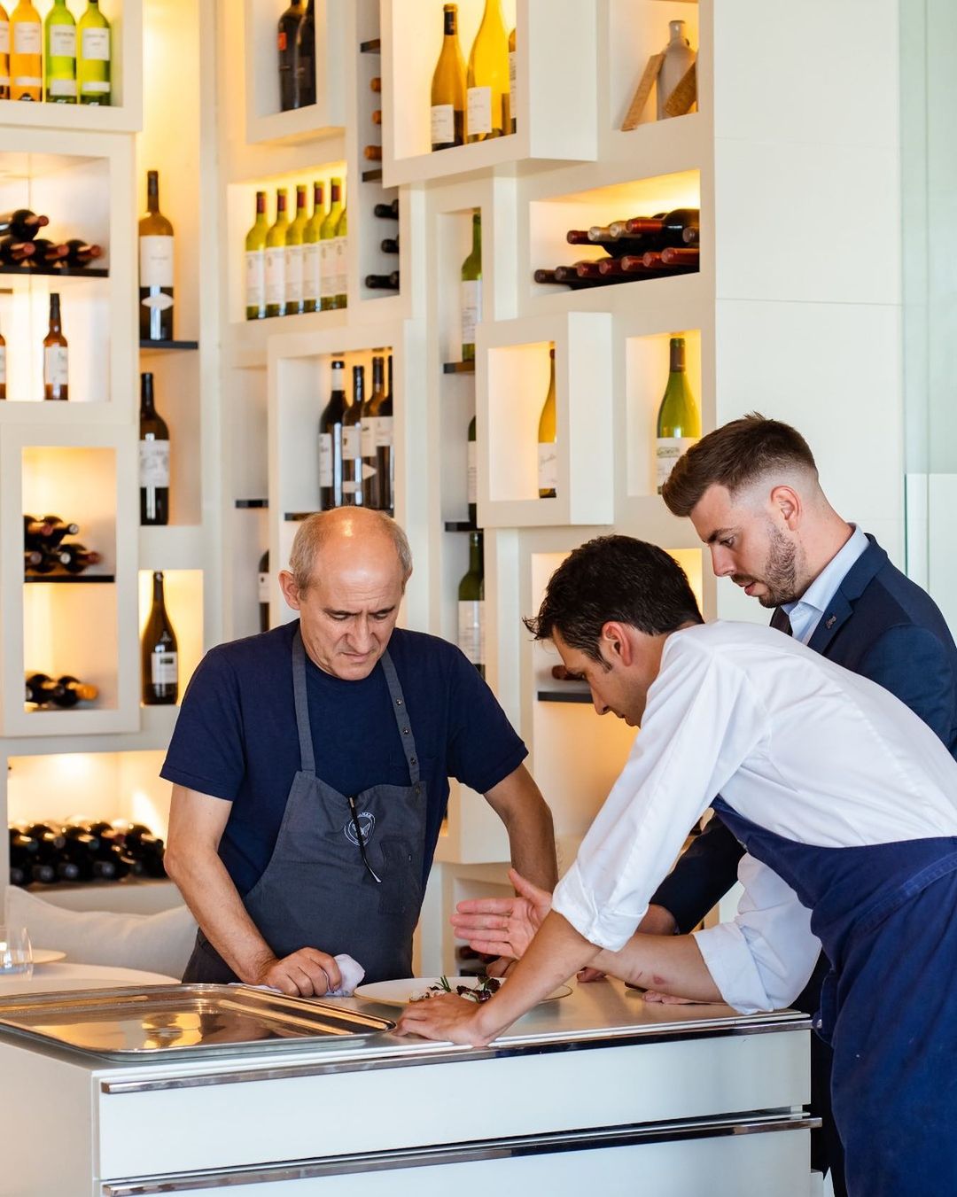 El chef Paco Pérez y su equipo