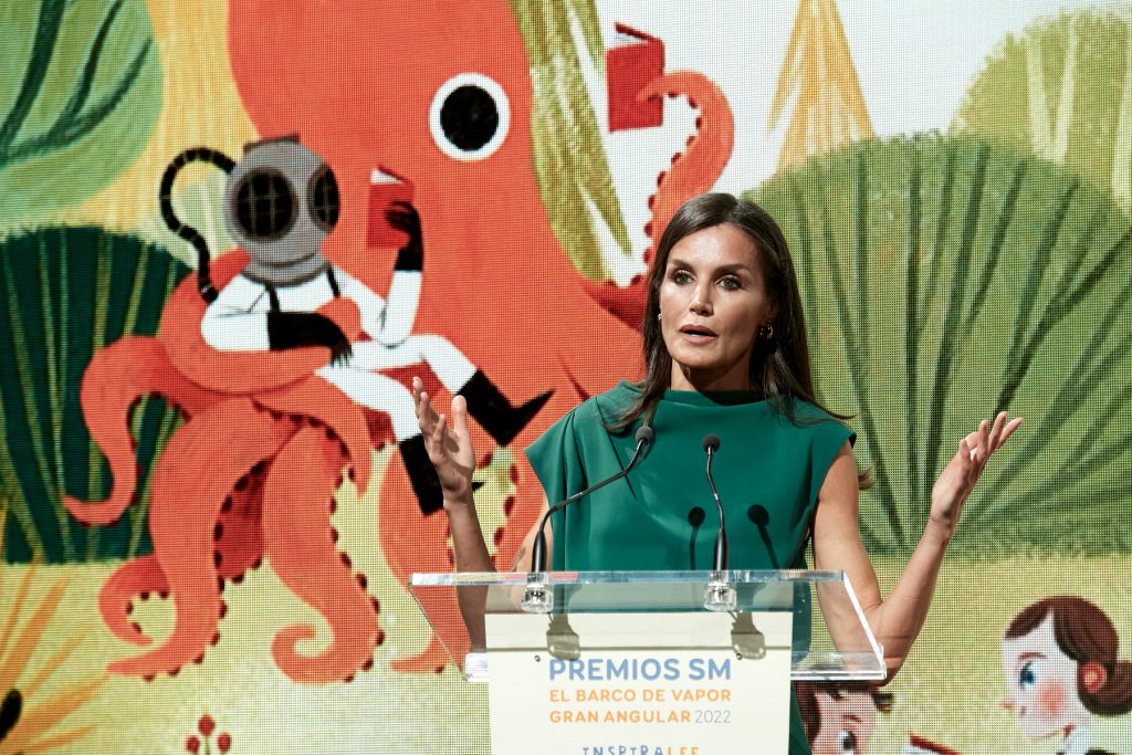 La Reina Letizia dando un discurso