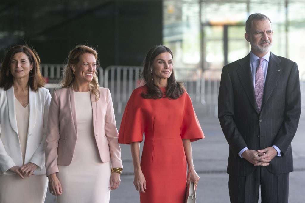 Letizia vestida de rojo