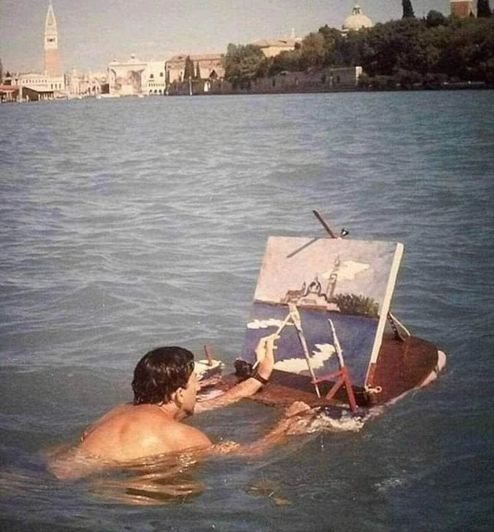 Salvador Dal&iacute; pintando en Venecia en 1947