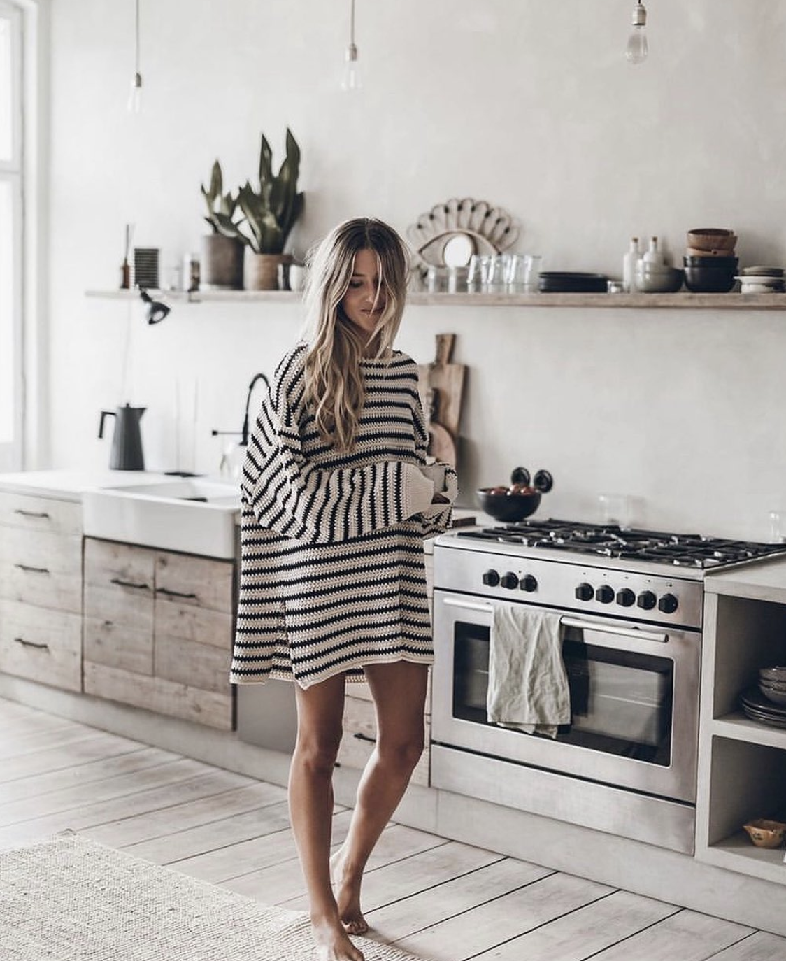 Chica en cocina
