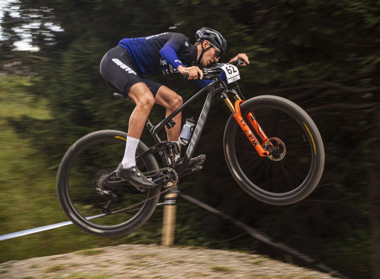 Bicicleta de monta&ntilde;a