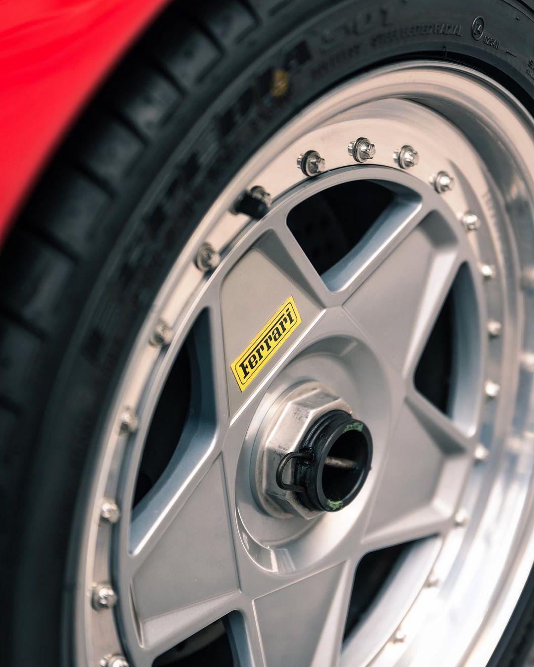 Rueda del Ferrari F40