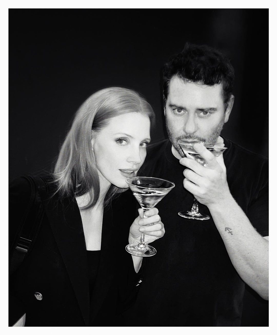 Jessica Chastain y Mert Alas