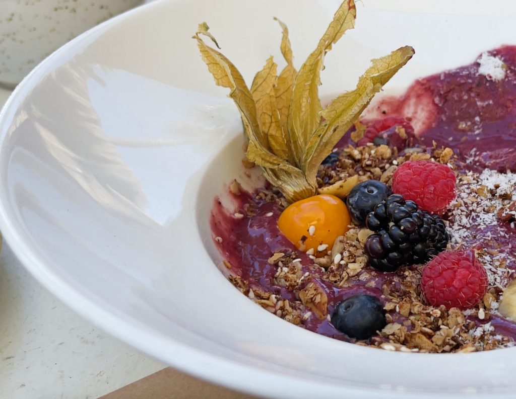 Bol de acai en Puente Romano, Marbella