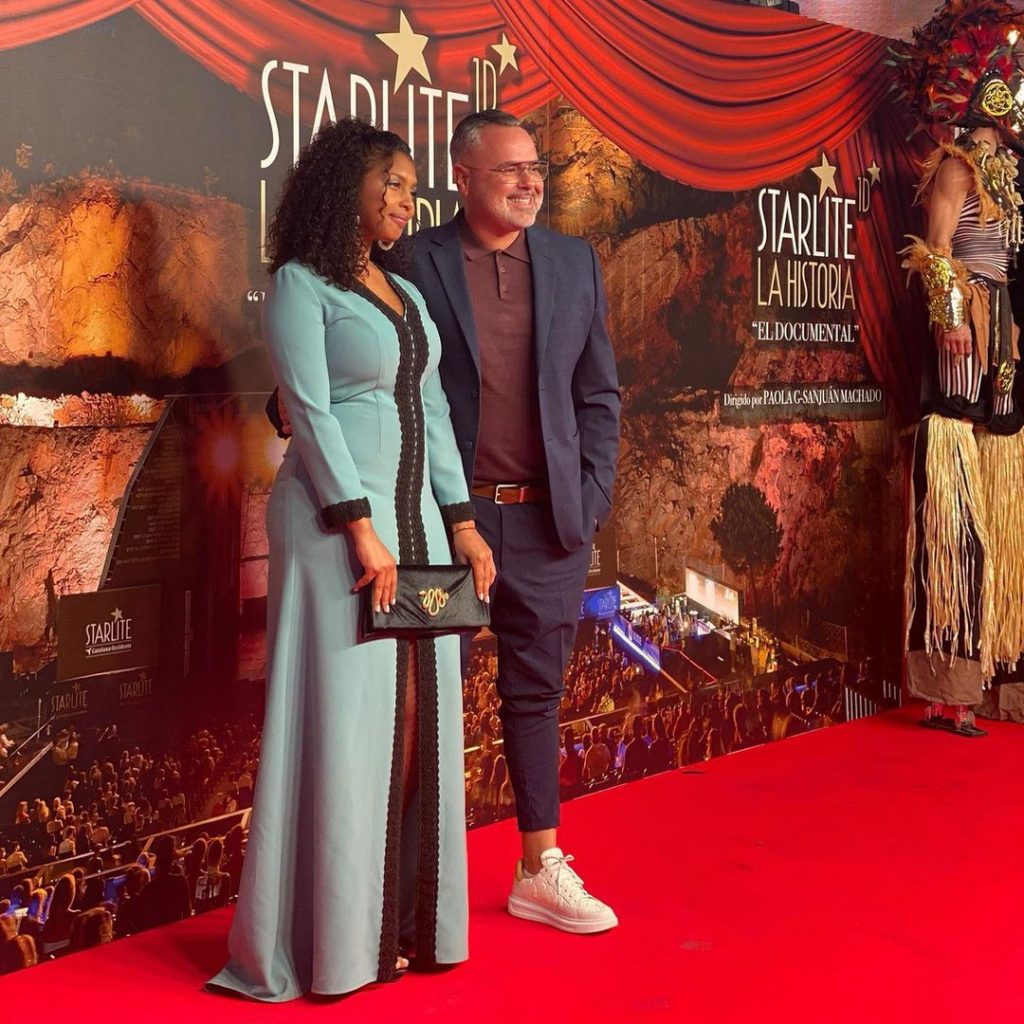 Juan Mag&aacute;n con su mujer en la premiere del documental Starlite