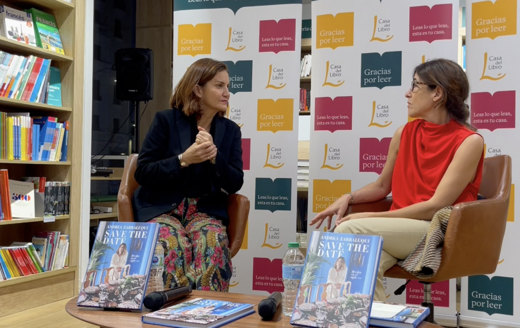 Andrea Zarraluqui en la presentaci&oacute;n de su libro con Samanta Vallejo N&aacute;jera