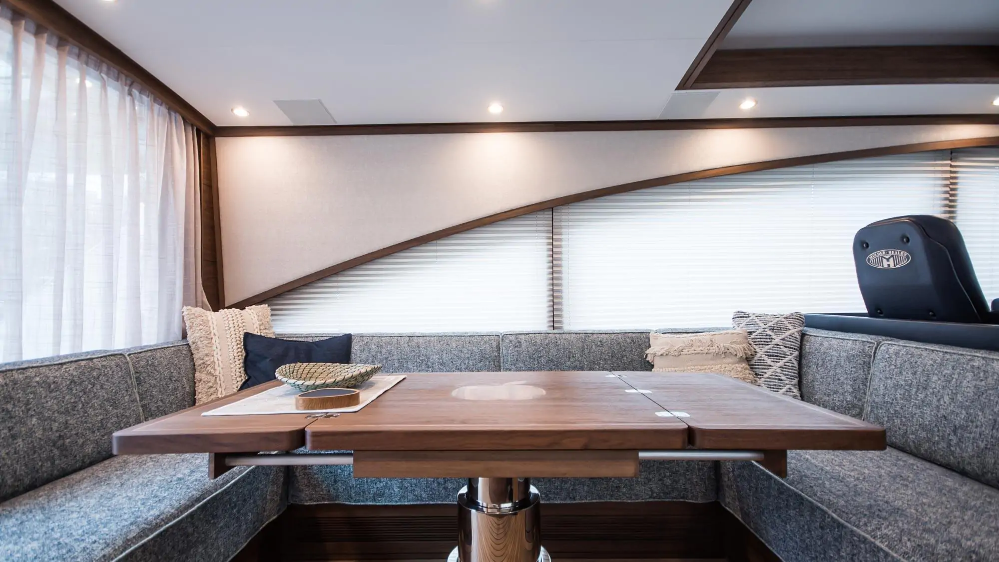Interior yate