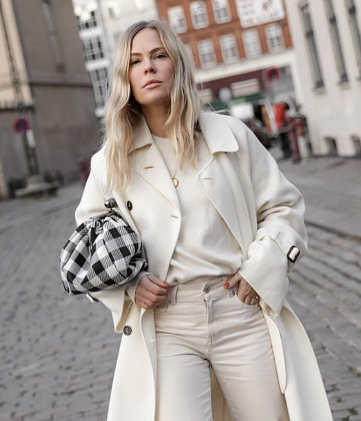 Look en color beige