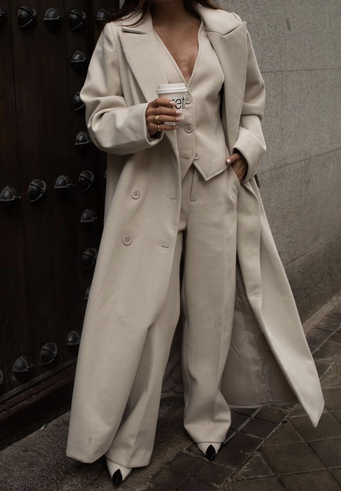 Look en color beige