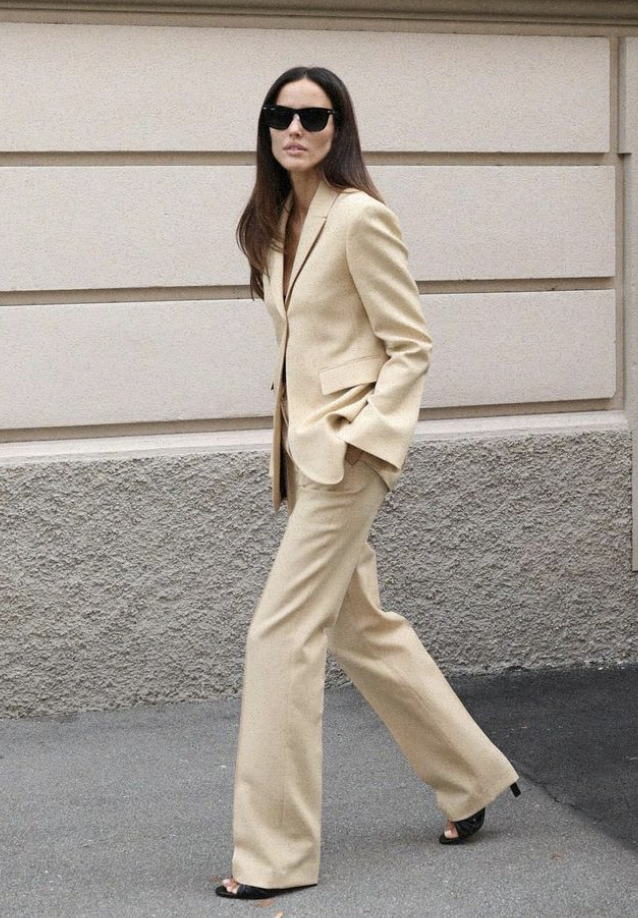Look en color beige