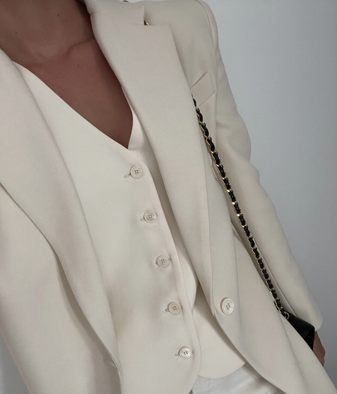 Look en color beige