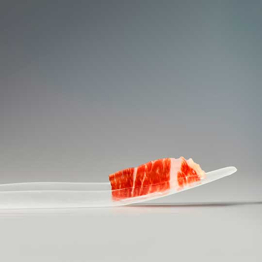 Una loncha de jam&oacute;n ib&eacute;rico de La Abad&iacute;a de Ib&eacute;ricos