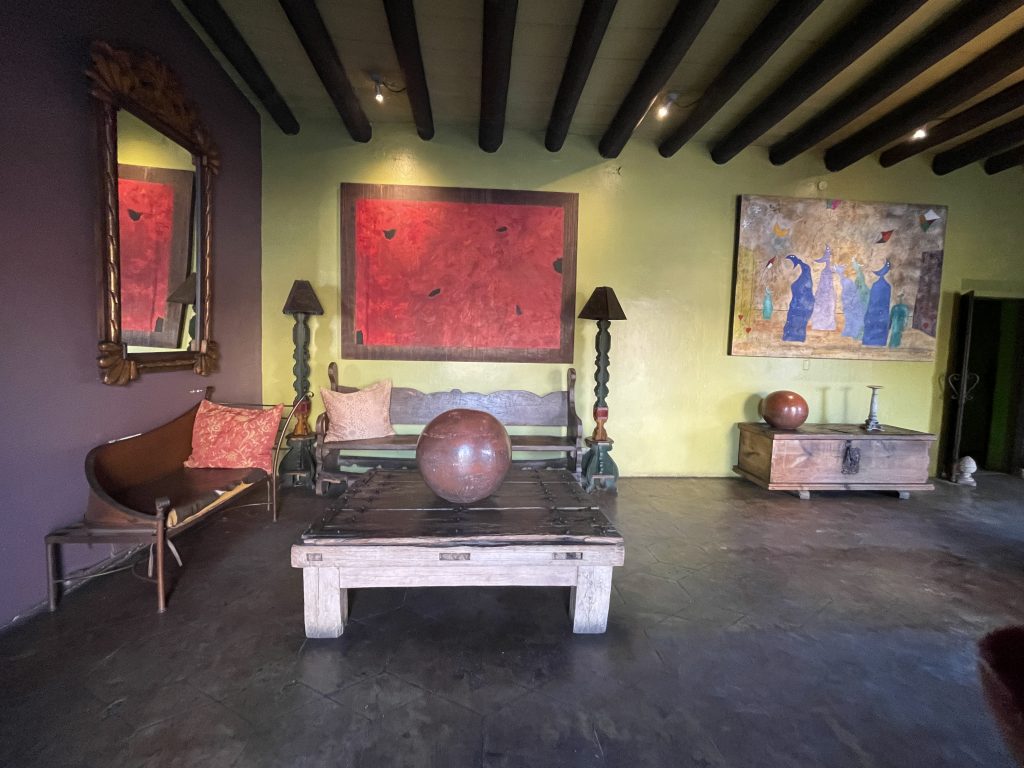 Arte dentro del Hotel California