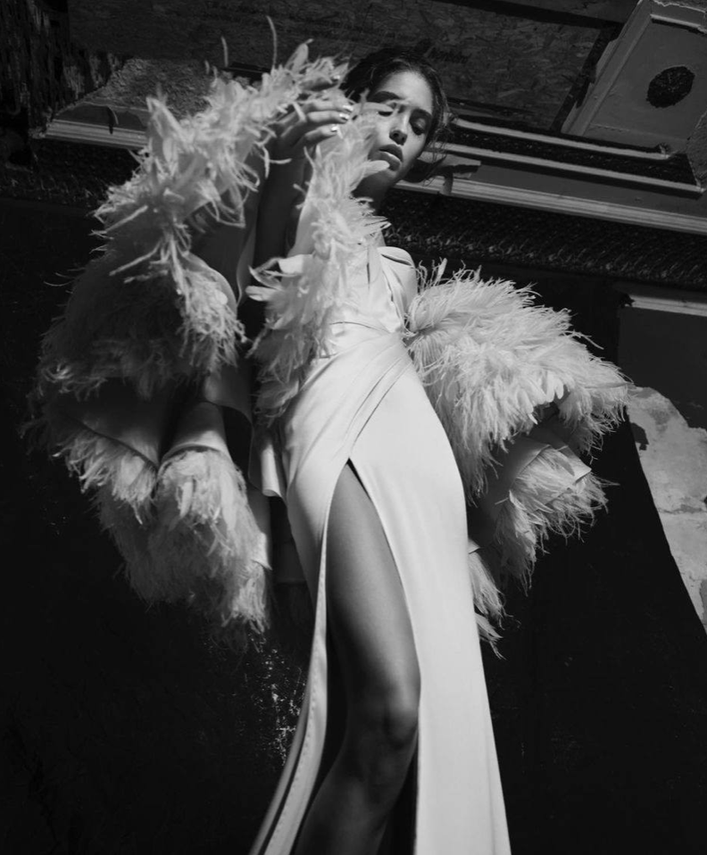 Vestido con plumas