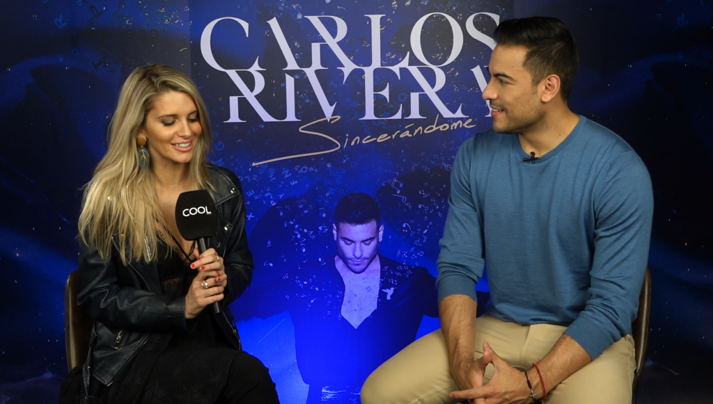 La periodista Fina Grosso y el cantante mexicano Carlos Rivera