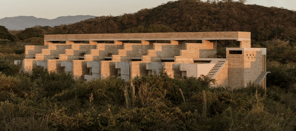 Fachada del Hotel Terrestre en Puerto Escondido