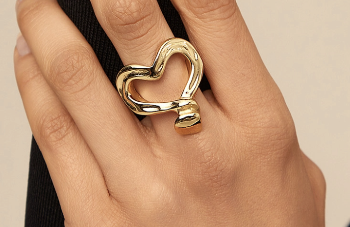 Anillo Coraz&oacute;n clavado UNOde50