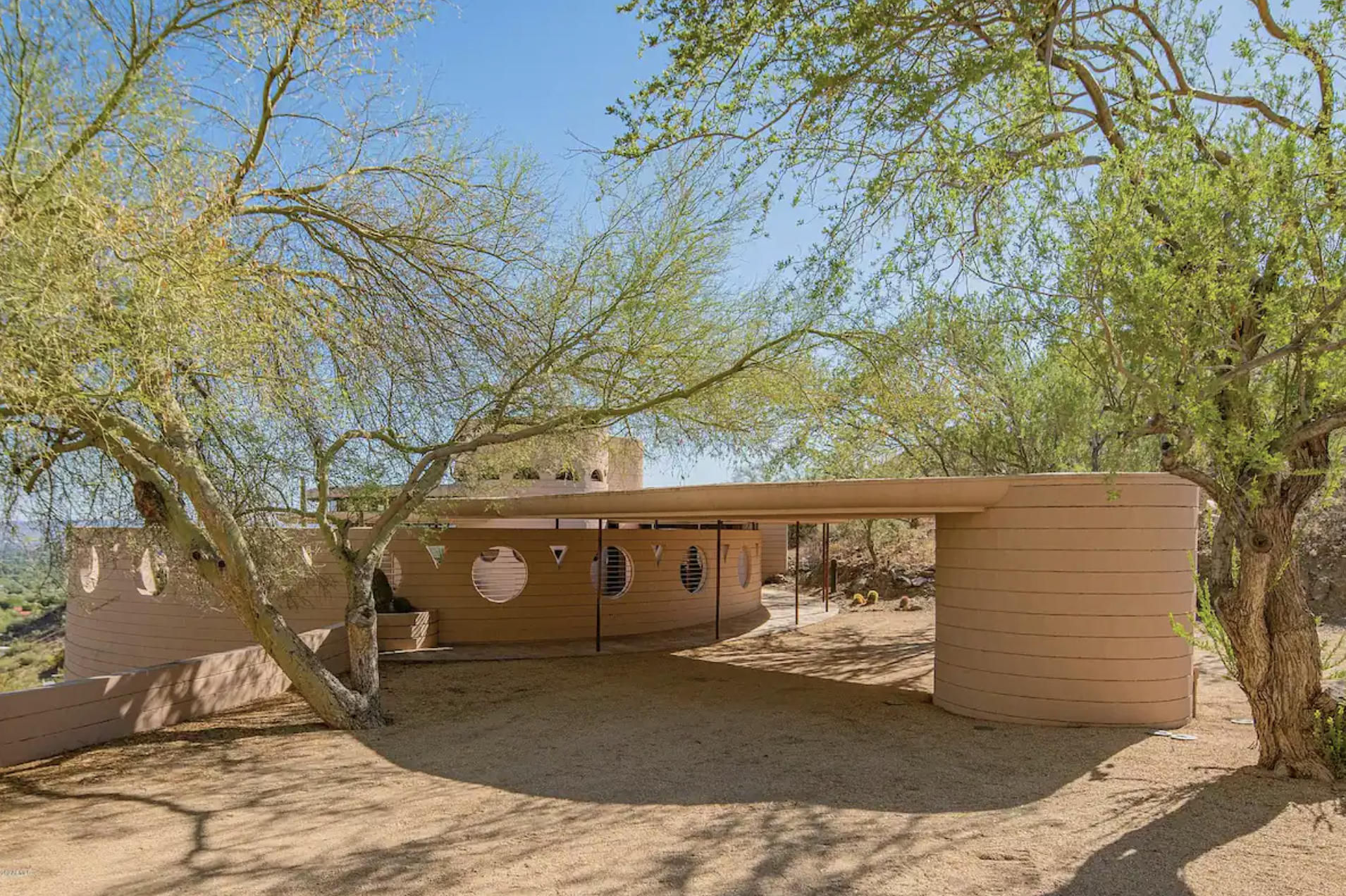 Circular Sun House