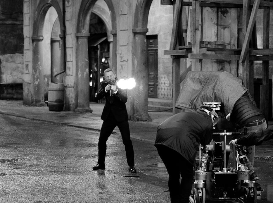 Leica James Bond