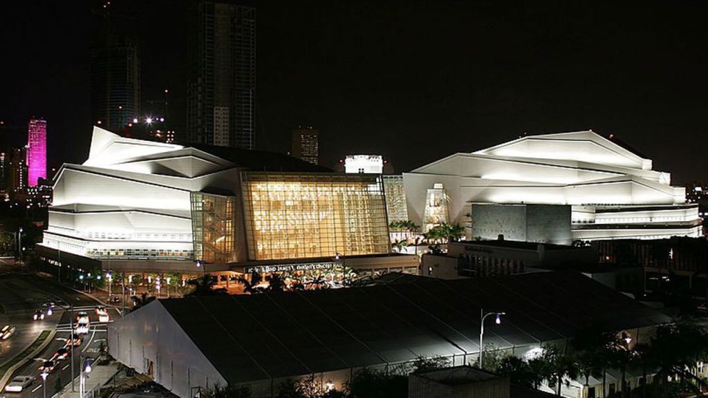 Foto: Carnival Center for the Acts, en Miami, por César Pelli