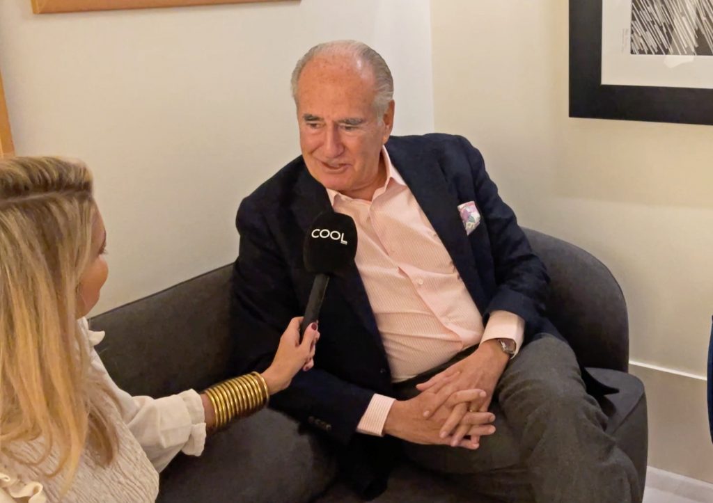 El Dr. Javier de Benito siendo entrevistado por COOL