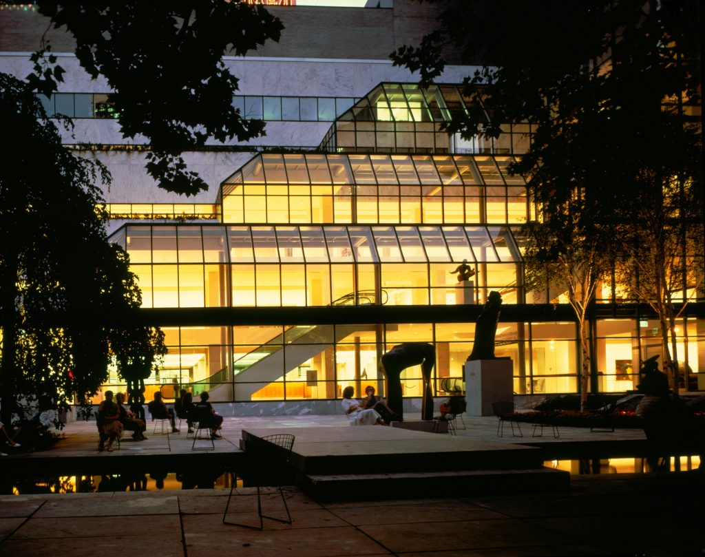 Foto: Edificio MoMA Nueva York, diseñado por Cesar Pelli