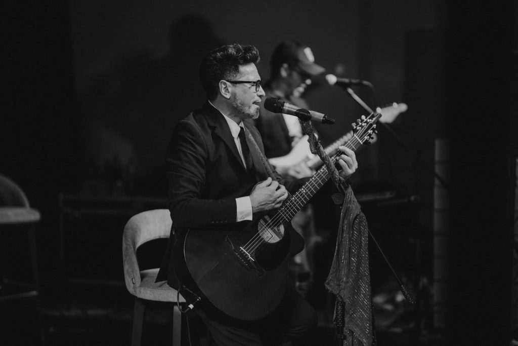 David DeMar&iacute;a cantante en concierto