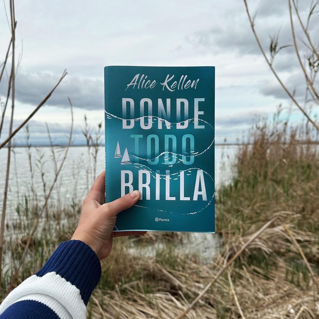 Libro 'Donde todo brilla' de Alice Kellen