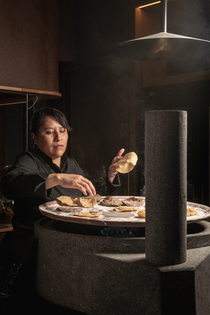 Comal de tortillas en el restaurante Ticu&iacute;