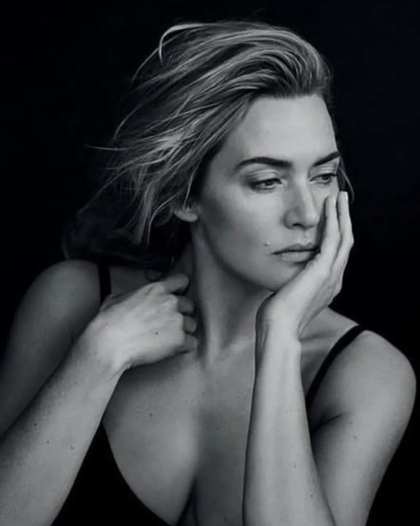 Kate Winslet en una fotografía en blanco y negro