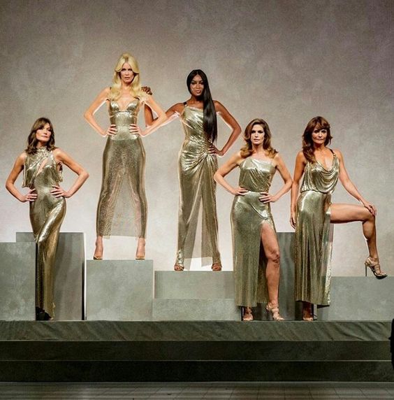 Cierre desfile Versace 2017