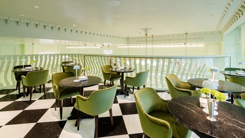 Planta superior, Prada Caffè en Harrods