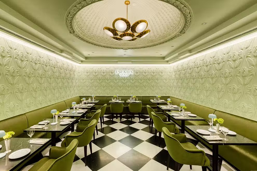 Sala interior Prada Caffè en Harrods