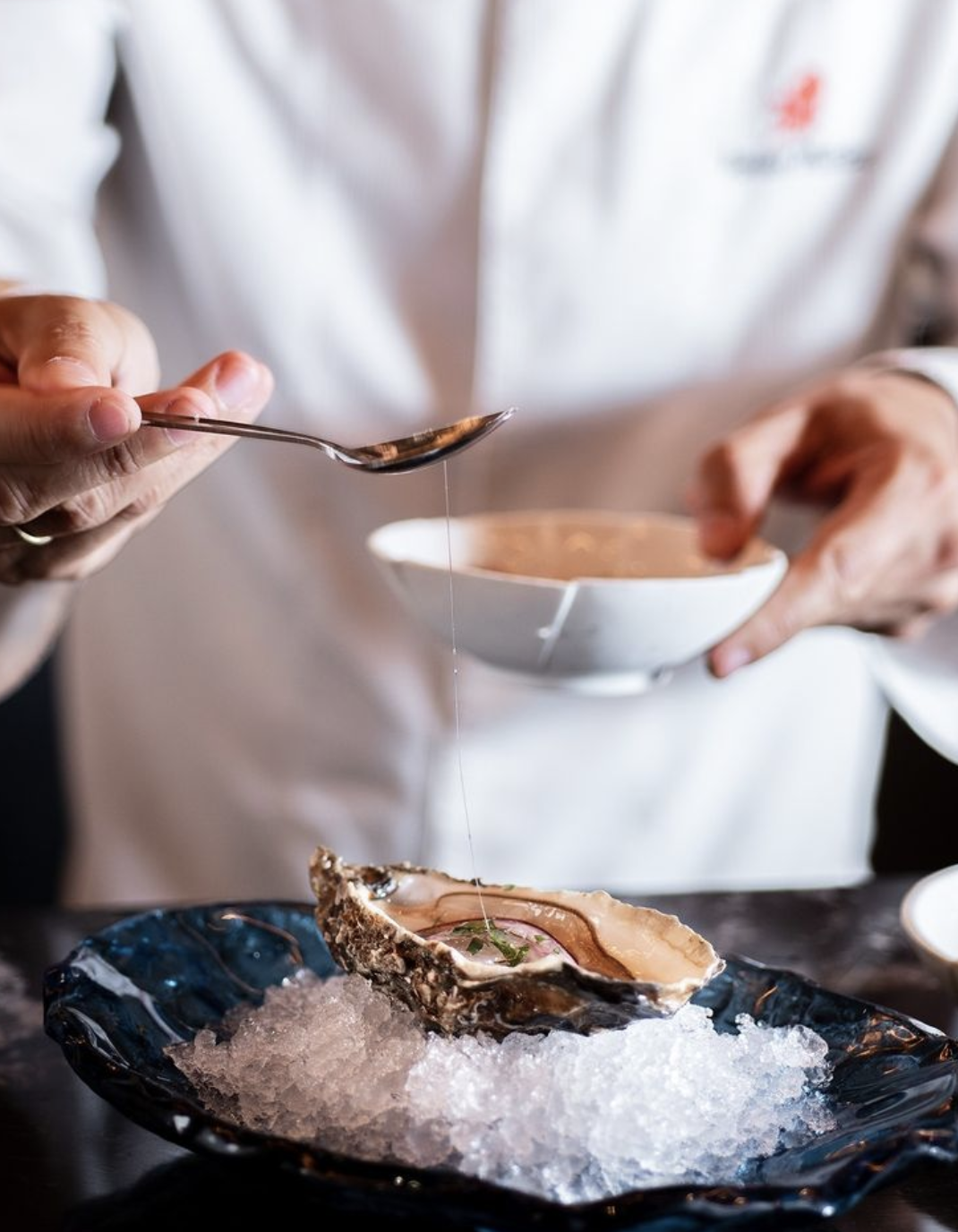 Ostra Sorlut de ceviche de aloe vera, cilantro y cebolla roja 