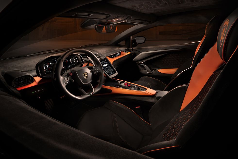 Lamborghini Revuelto