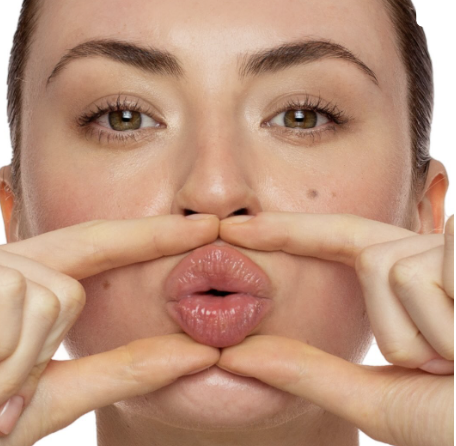 Labios voluminosos sin &aacute;cido hialur&oacute;nico
