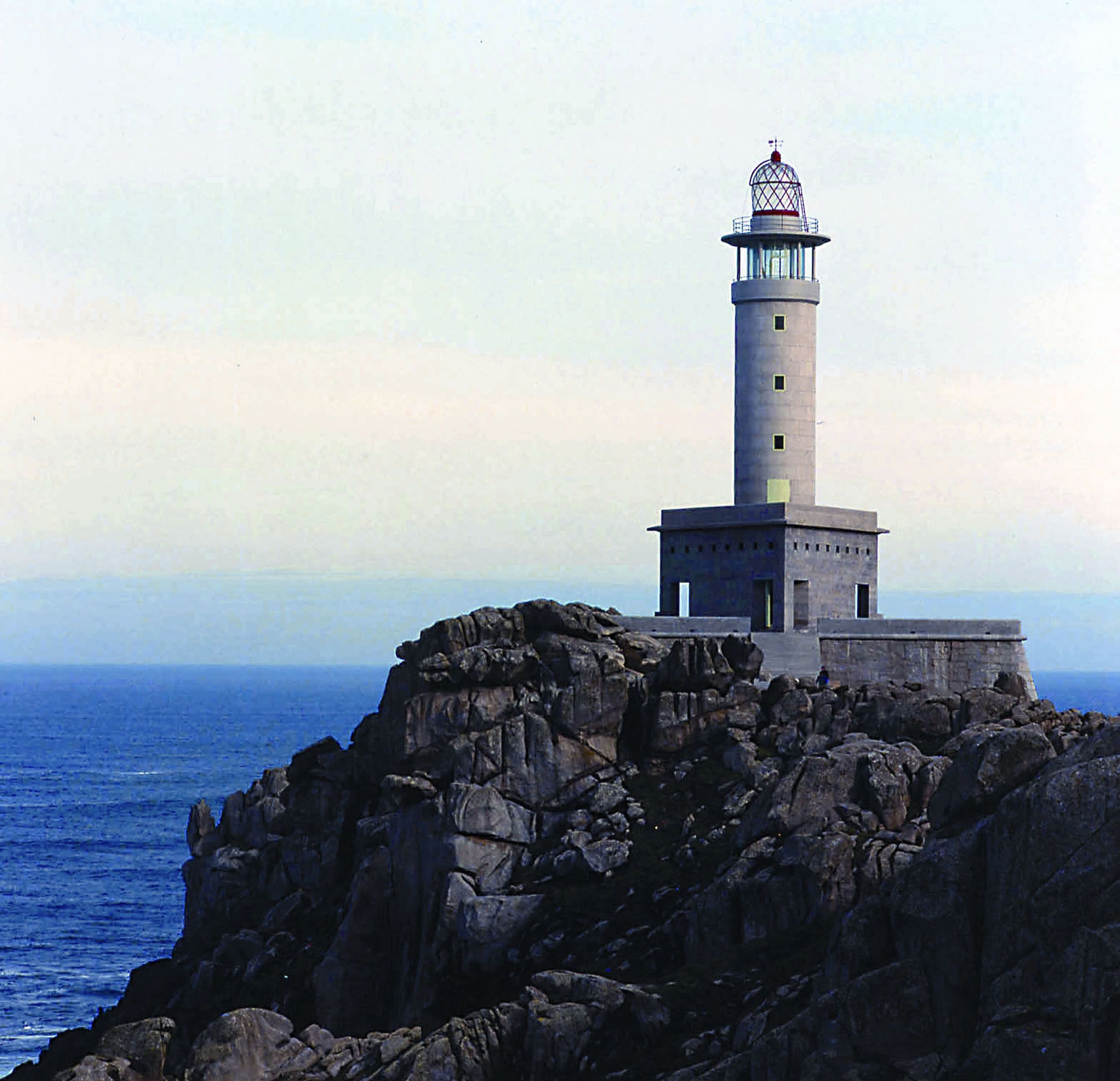 Faro de Punta Nariga, C&eacute;sar Portela