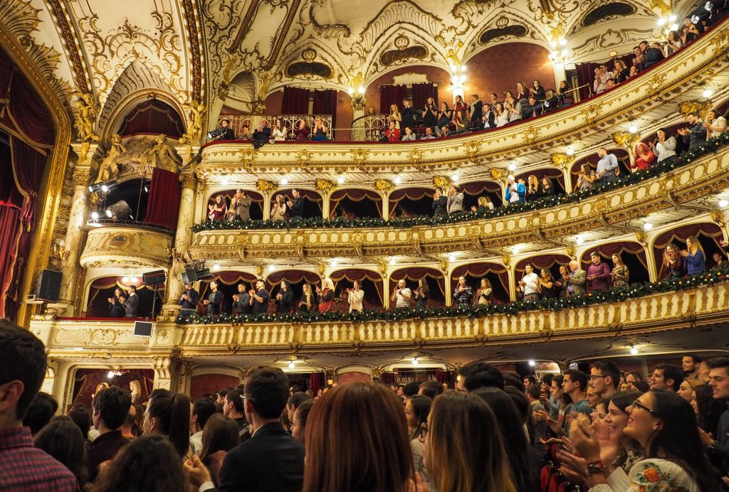 Gradas del Teatro Col&oacute;n