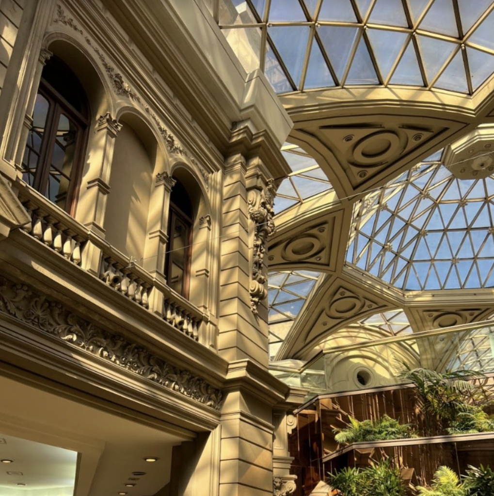Una de las c&uacute;pulas de las Galer&iacute;as Pac&iacute;fico en Buenos Aires