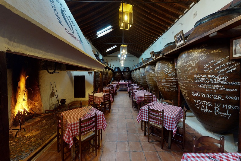 Mes&oacute;n Cuevas del Vino