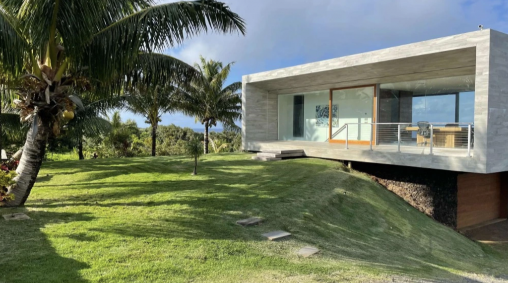 Exteriores de una vanguardista casa hawaiana