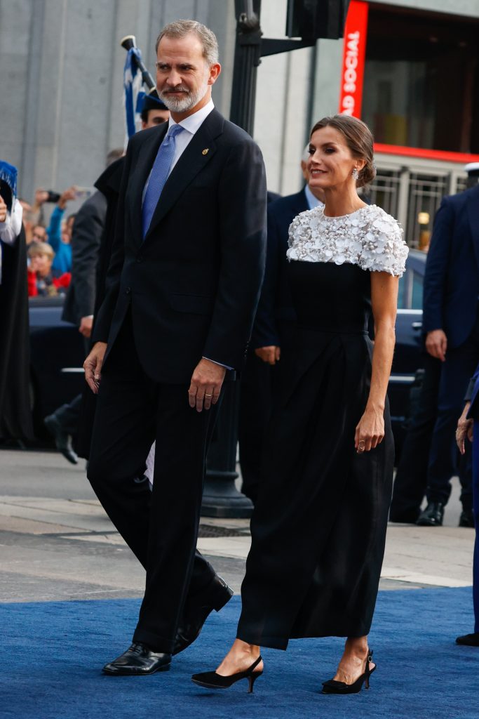La Reina Letizia con tacones de Isabel Abd&oacute; en los Premios Princesa de Asturias