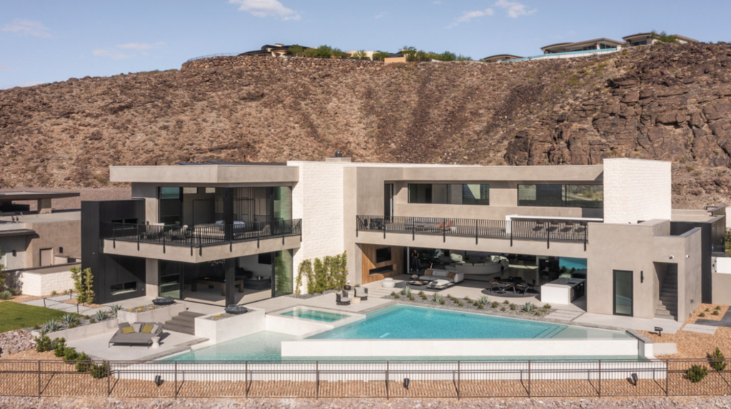 Una mansi&oacute;n en Las Vegas en la ladera de una monta&ntilde;a