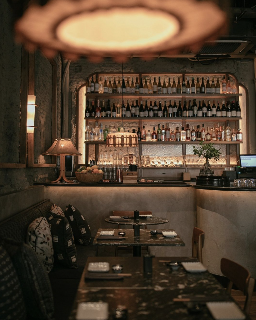 Interior del restaurante Robata en Madrid