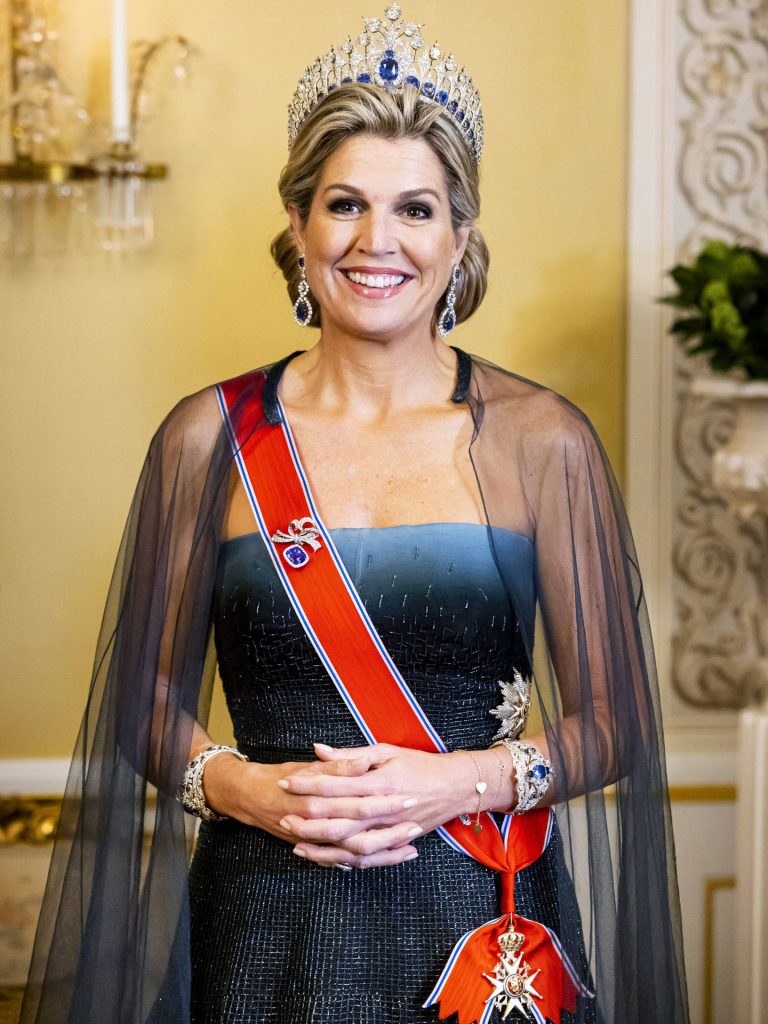 Tiara zafiros M&aacute;xima de Holanda