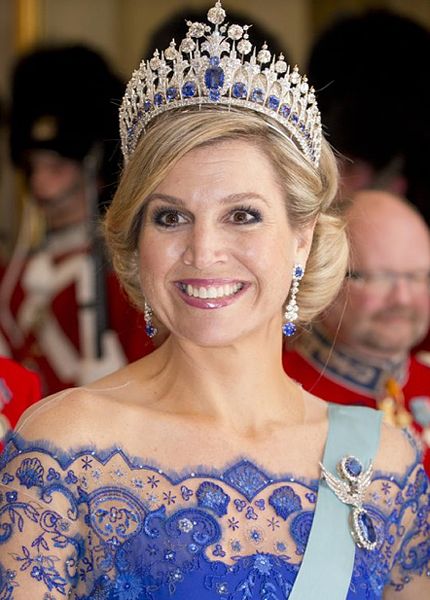 M&aacute;xima de holanda tiara de zafiros