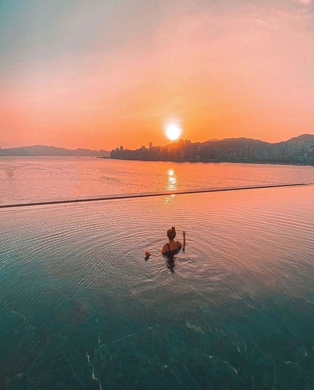 La infinity pool de Rosewood Hong Kong