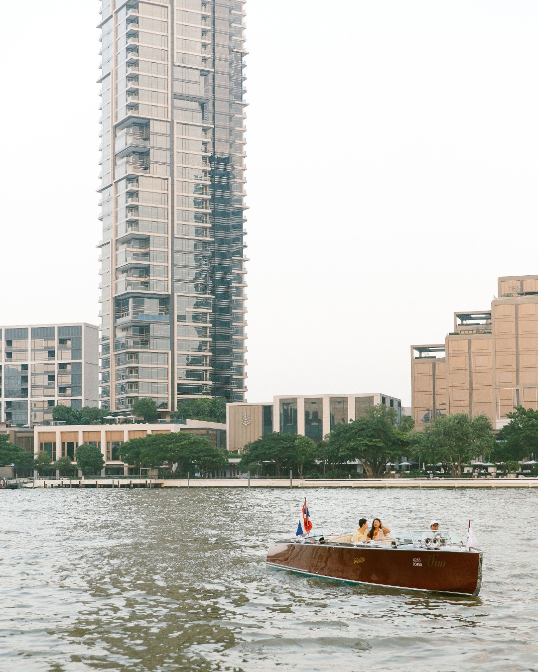 Four Seasons Bangkok desde el r&iacute;o