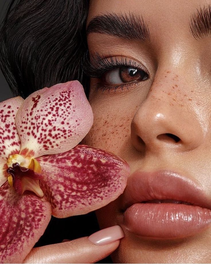 Cejas maquilladas